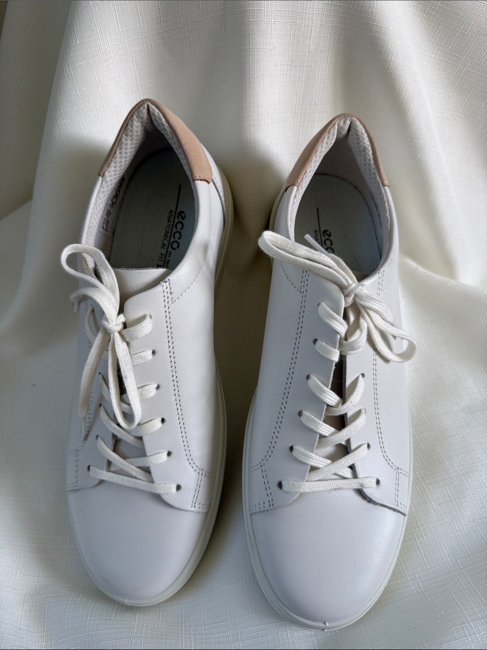 Ecco White Leather Sneakers with Tan Heel Patch